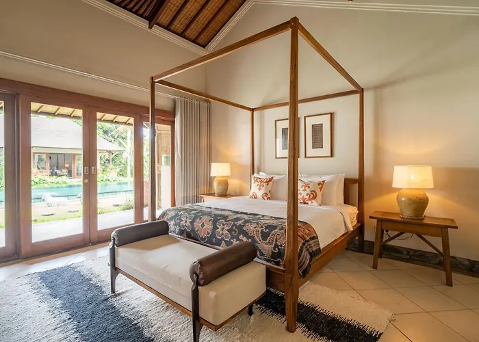 Asmara Cemagi - Fully Staffed Peaceful Beachside Villa