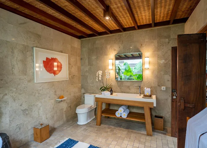 Asmara Cemagi - Fully Staffed Peaceful Beachside *