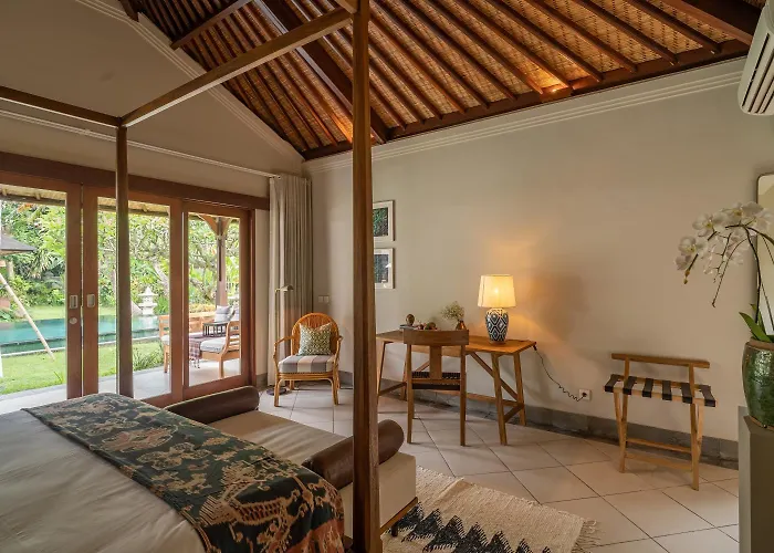 Asmara Cemagi - Fully Staffed Peaceful Beachside Villa *