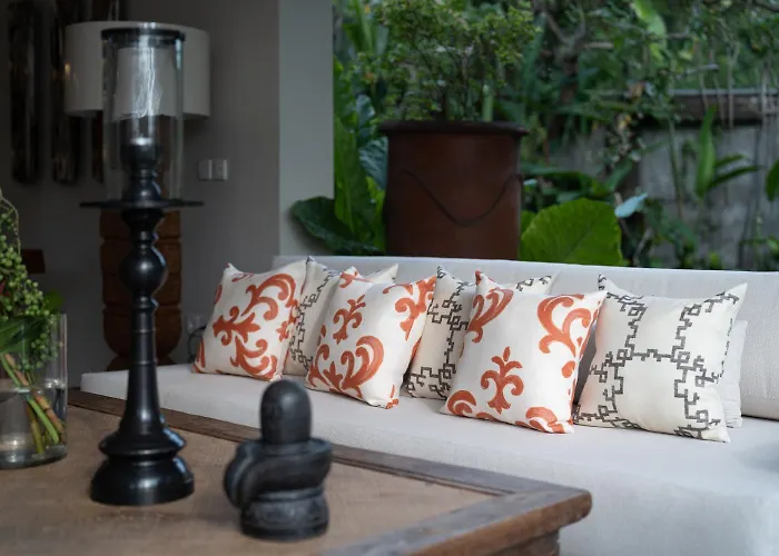 Asmara Cemagi - Fully Staffed Peaceful Beachside *