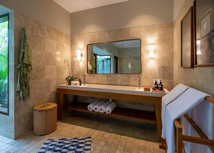 Villa Asmara Cemagi - Fully Staffed Peaceful Beachside *