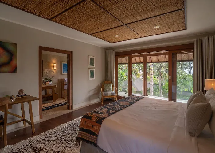 Asmara Cemagi - Fully Staffed Peaceful Beachside *