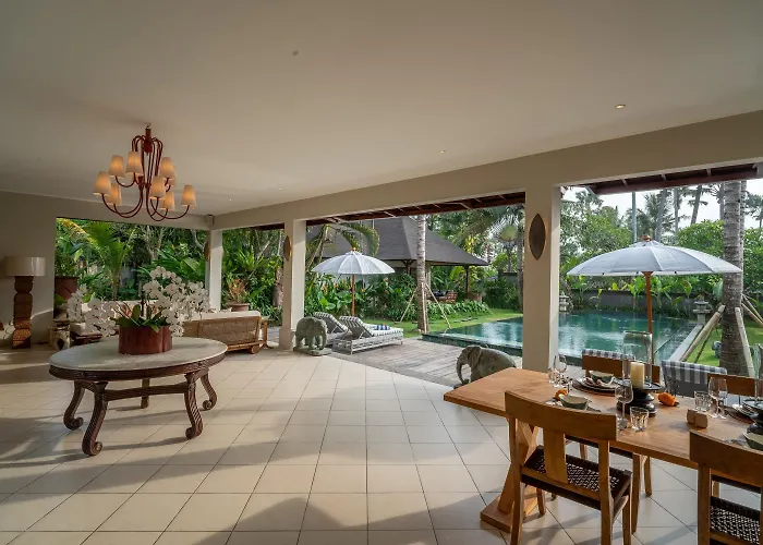 Asmara Cemagi - Fully Staffed Peaceful Beachside Villa *