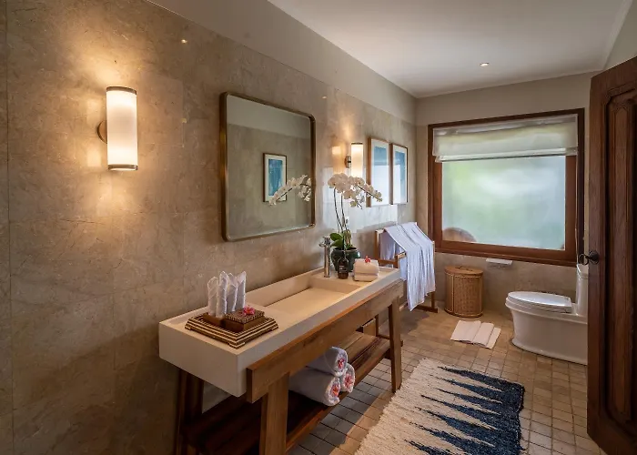 Villa Asmara Cemagi - Fully Staffed Peaceful Beachside *