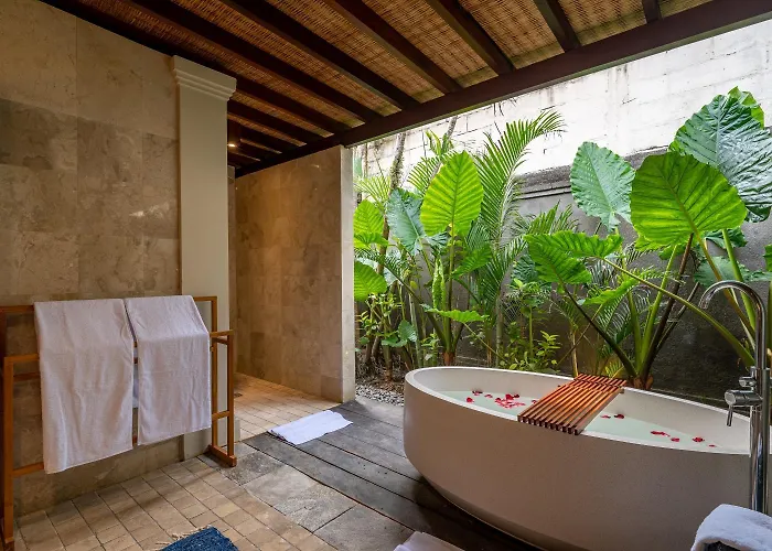 Asmara Cemagi - Fully Staffed Peaceful Beachside Villa Tanah Lot (Bali)