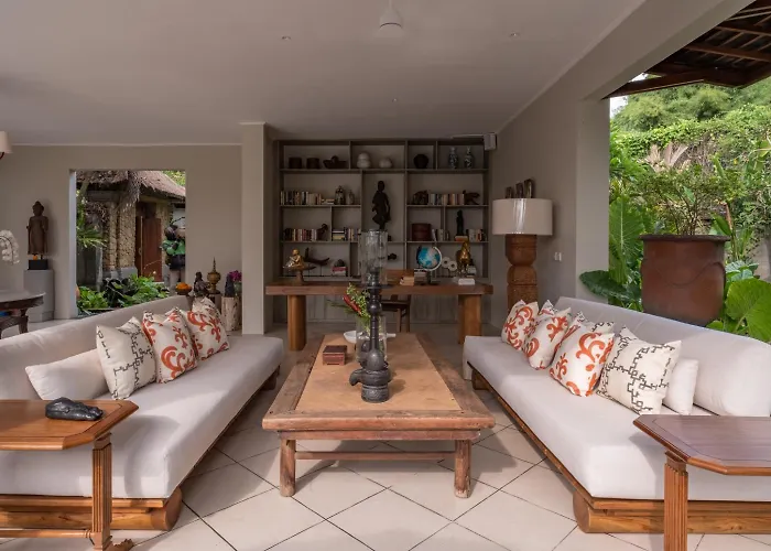 Asmara Cemagi - Fully Staffed Peaceful Beachside *