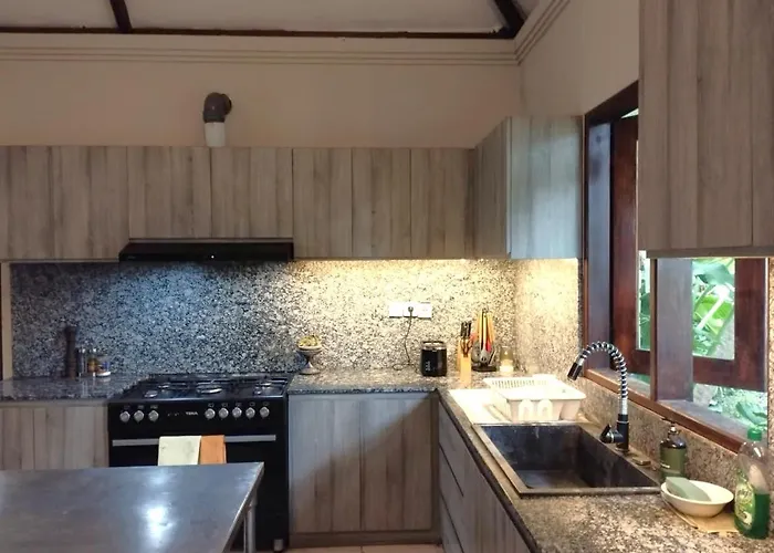 Asmara Cemagi - Fully Staffed Peaceful Beachside Villa